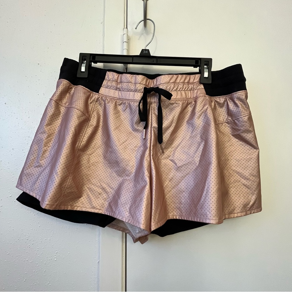 Calia by Carrie Underwood 2 in 1
Shorts in Rose Gold & Black
